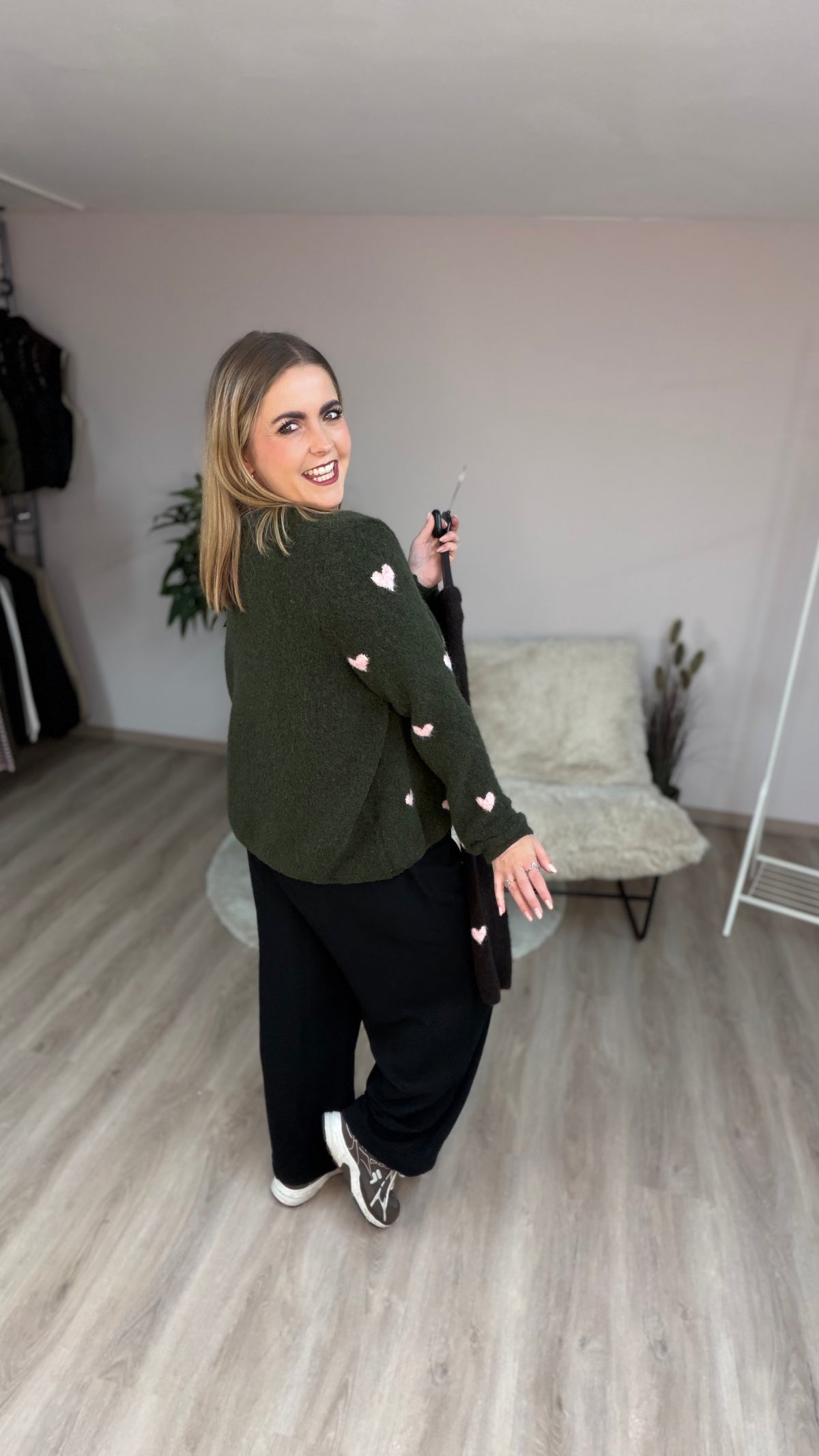 Strickjacke Sara mit Herzchen 64041