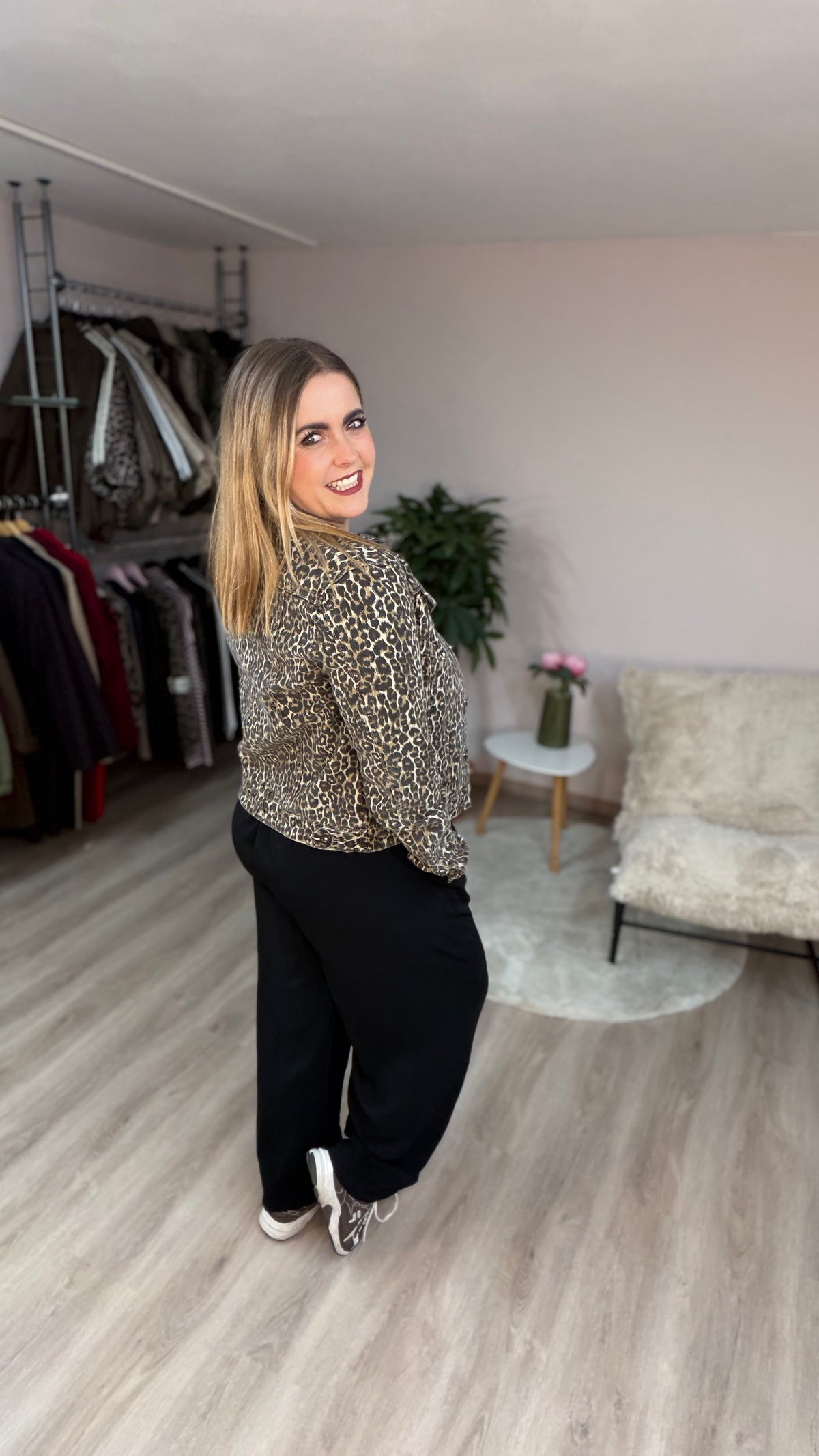 Jeansjacke im Leoprint (63844)