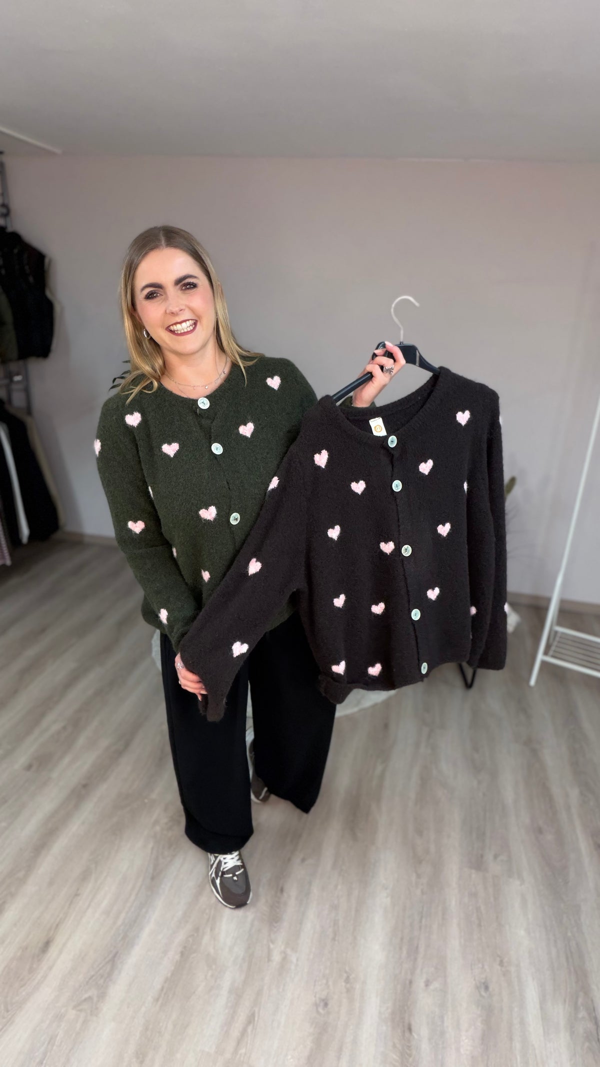 Strickjacke Sara mit Herzchen 64041