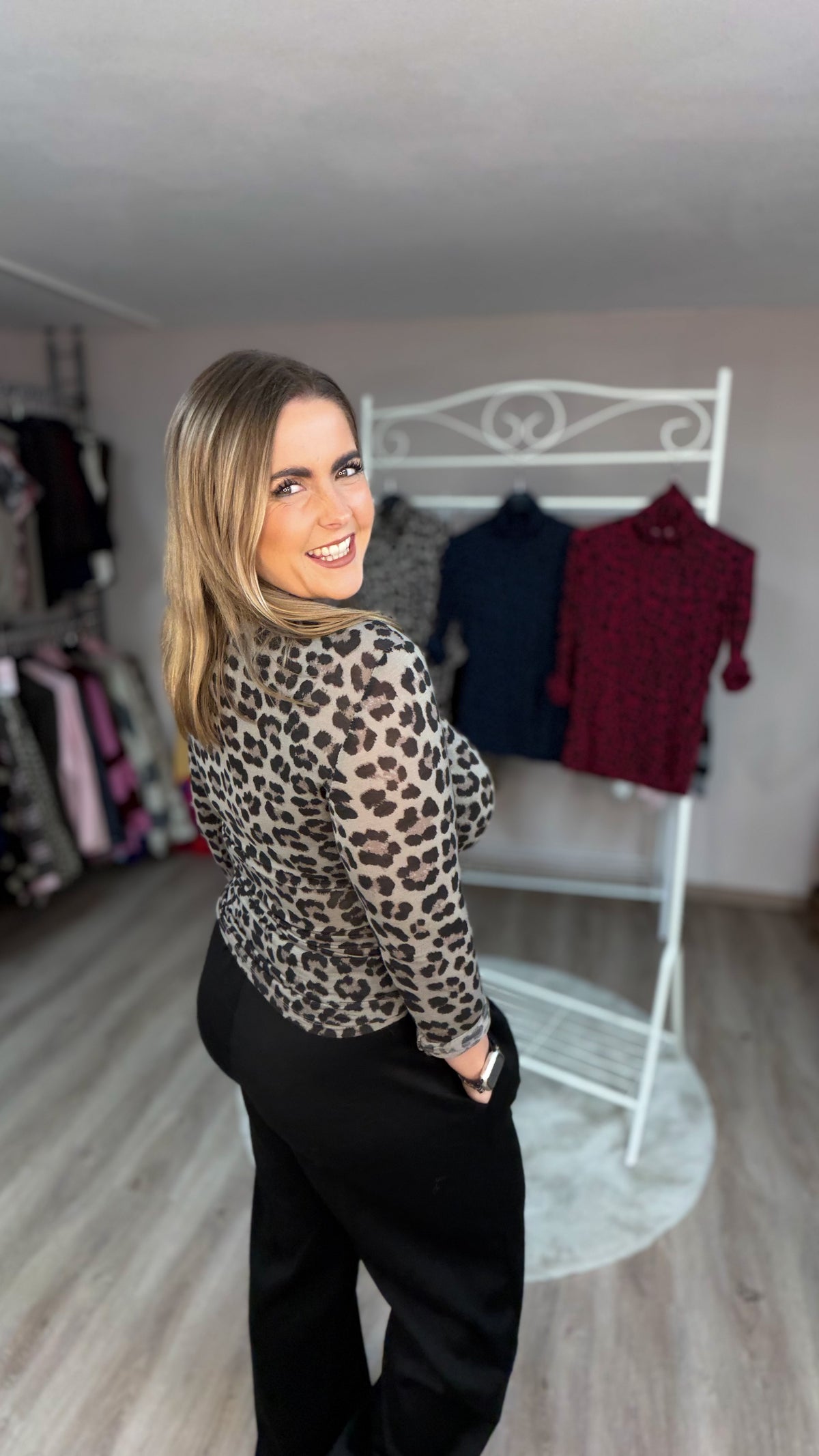 Shirt Kim mit Stehbund im Leoprint (70502)